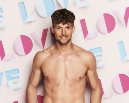 Conflict Looms For Love Island’s Hugo Hammond And Amy Day
