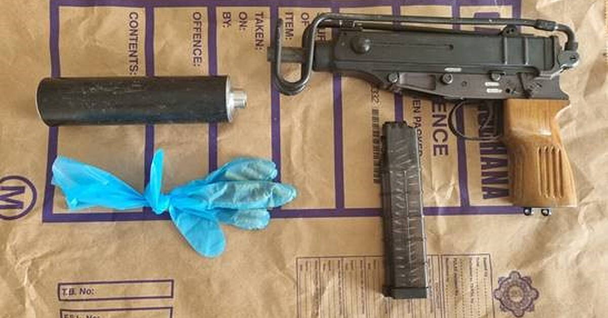 Two men arrested as gardaí seize firearm and €2k worth of heroin