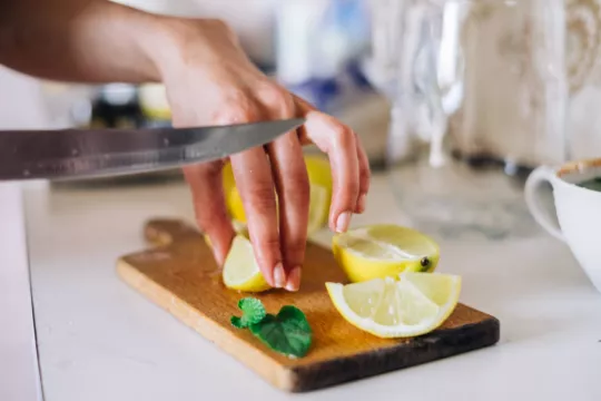Clean Your Chopping Board With Lemon – And Five More Kitchen Hacks