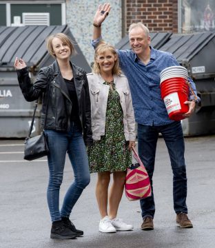 Peter Kay Charity Gigs A Boost For Family In Their Fight To Save Laura, 21