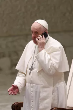 Holy Calling: Pope Francis Has Phone Chat During Audience With Public