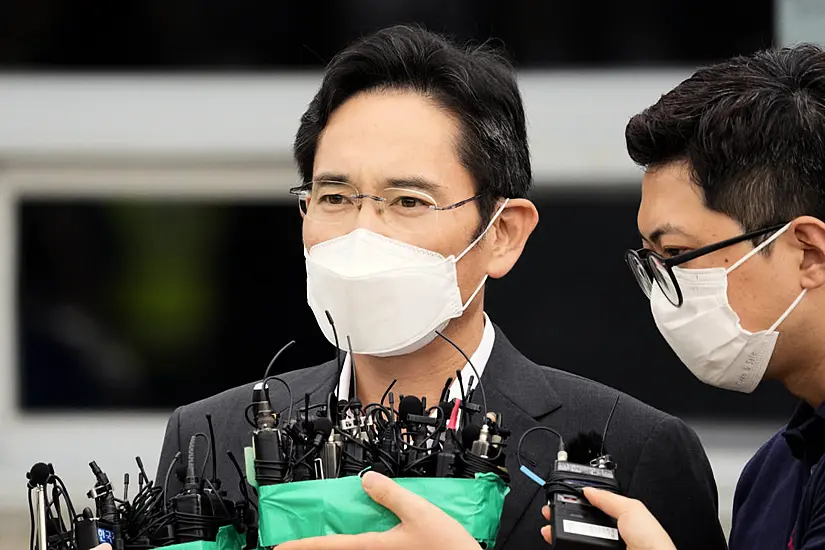 Samsung Chief Freed On Parole A Year Early