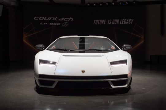 Lamborghini Revives Eighties Poster-Child Countach
