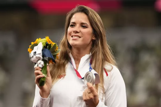 Buyer Says Olympic Athlete Who Sold Silver Medal To Help Sick Child Can Keep It