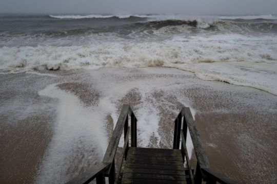 Millions In Us Braced For High Winds And Flooding As Henri Heads North-East