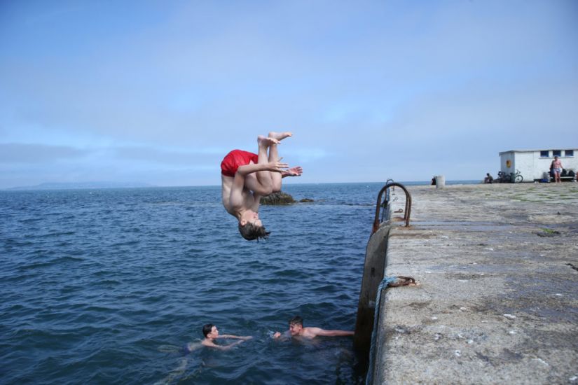 Temperatures Set To Reach 20 Degrees Over Bank Holiday Weekend