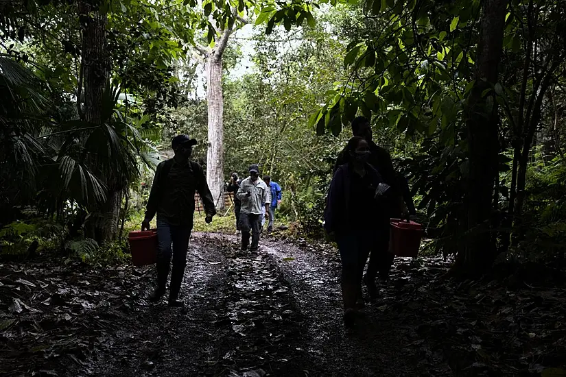 Local Citizen Scientists Map Genetics Of Darwin’s Galapagos