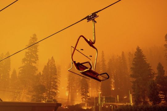 Wildfire Forces Thousands From Popular Lake Tahoe Resort