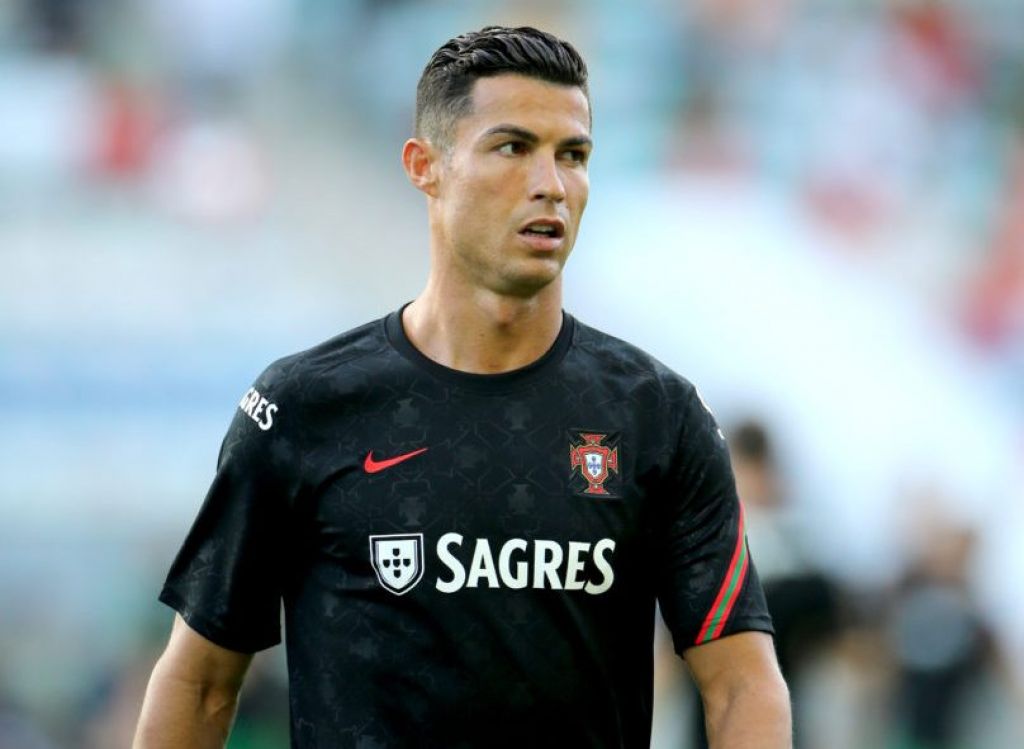 Ronaldo trains with Man Utd teammates for first time 