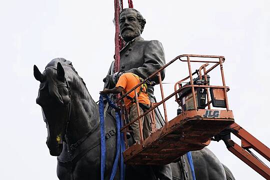 Statue Of Confederate General Lee Removed From Virginia Pedestal