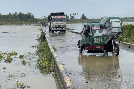 Strong Typhoon Increases In Force And Heads Towards Taiwan