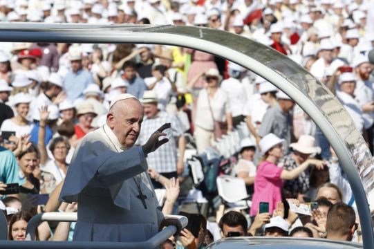 Pope Urges Hungary To ‘Extend Its Arms Towards Everyone’