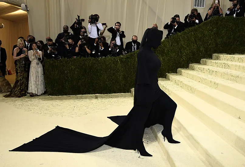 Kim Kardashian West Wears Full Face Covering At The Met Gala