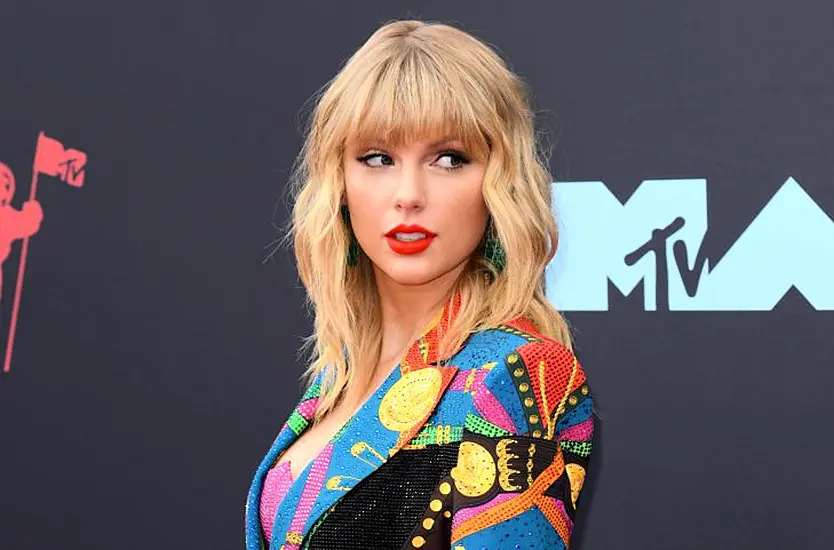 Taylor Swift Surprises Fans With New Version Of Wildest Dreams