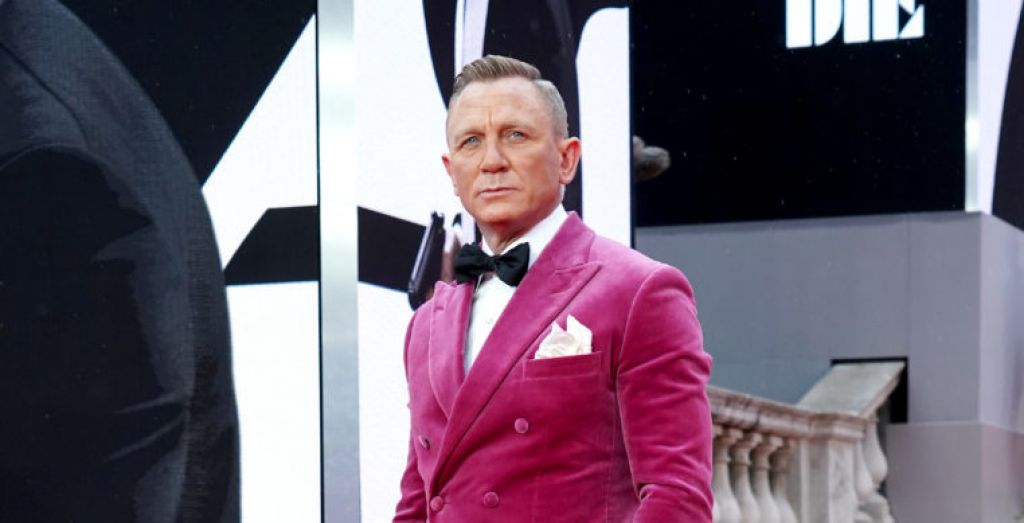 Daniel Craig arrives on red carpet for No Time To Die premiere