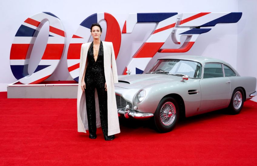 Phoebe Waller-Bridge Shares Thoughts On Female Bond