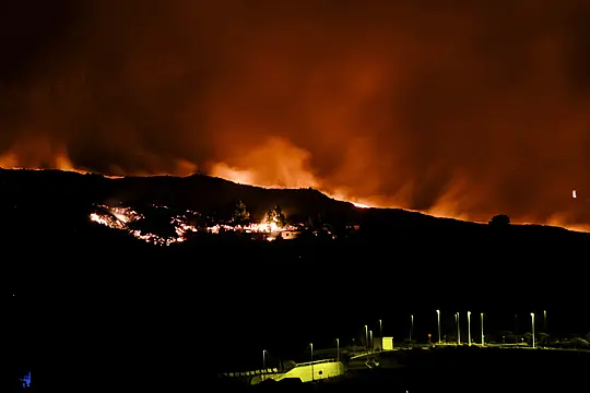 Spain’s Pm Promises To Rebuild La Palma Once Volcanic Eruption Abates