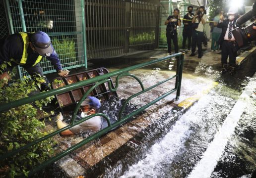 32 Injured In Tokyo After 5.9-Magnitude Quake Halts Trains