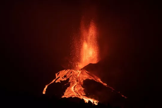 Lava Blocks The Size Of Three-Storey Buildings Falling From Spanish Volcano