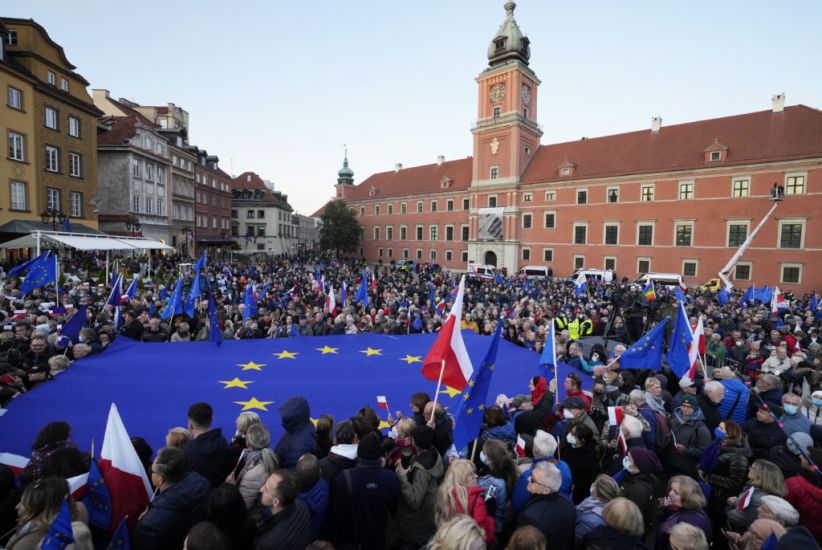Poles Rally To Defend Eu Membership