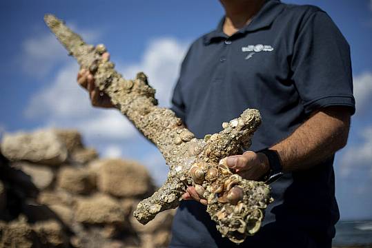 Israeli Scuba Diver Discovers Ancient Crusader Sword