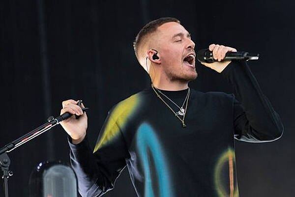 Carlow Nationalist — Dermot Kennedy to play his 'biggest headline show' in Dublin this weekend - Vimarsana News