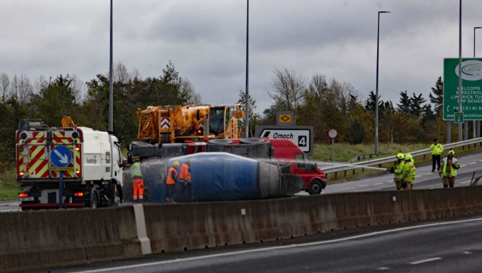 N18 Near Limerick Closed Due To Overturned Truck