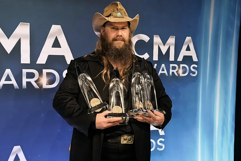 Chris Stapleton Takes Six Trophies At Cma Awards As Luke Combs Wins Top Prize