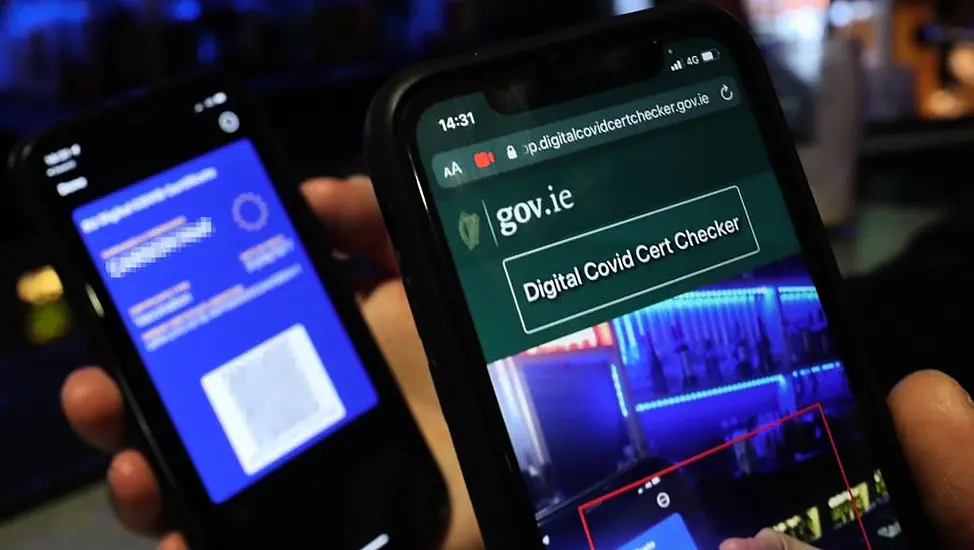 Little Improvement In Pubs And Restaurants Complying With Covid Cert Rules