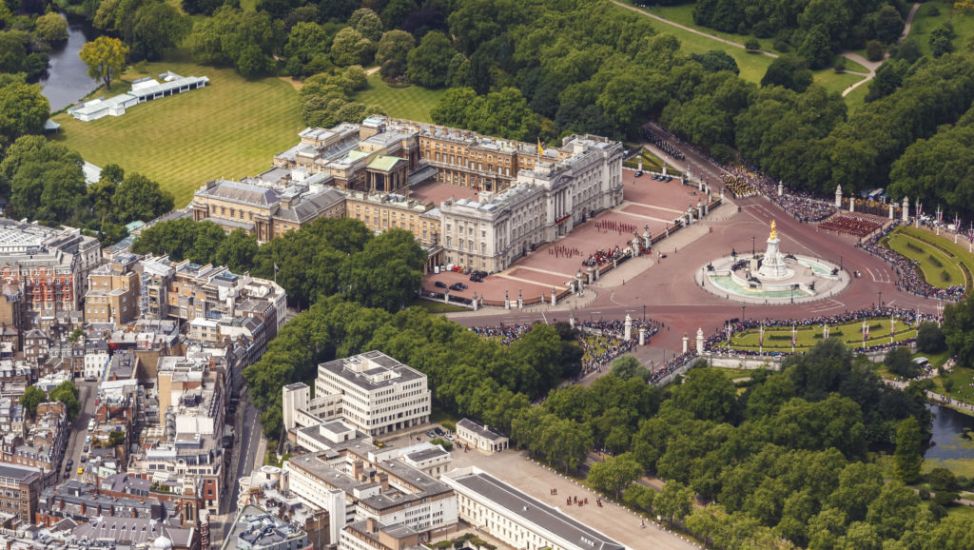 Man Admits Trespassing At Buckingham Palace After Scaling Fence