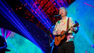 Ed Sheeran Kicks Off Bbc Children In Need With Vibrant Performance