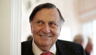 Barry Humphries Mistakenly Congratulates Dermot O’leary On Coming Out
