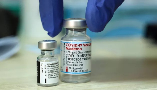 Moderna Chief Warns Covid Vaccines Less Effective Against Omicron