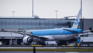 Dutch Officials Say ‘Large Majority’ Of 62 Flight Passengers With Covid Were Vaccinated