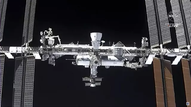 Space Junk Risk Delays Iss Maintenance Mission