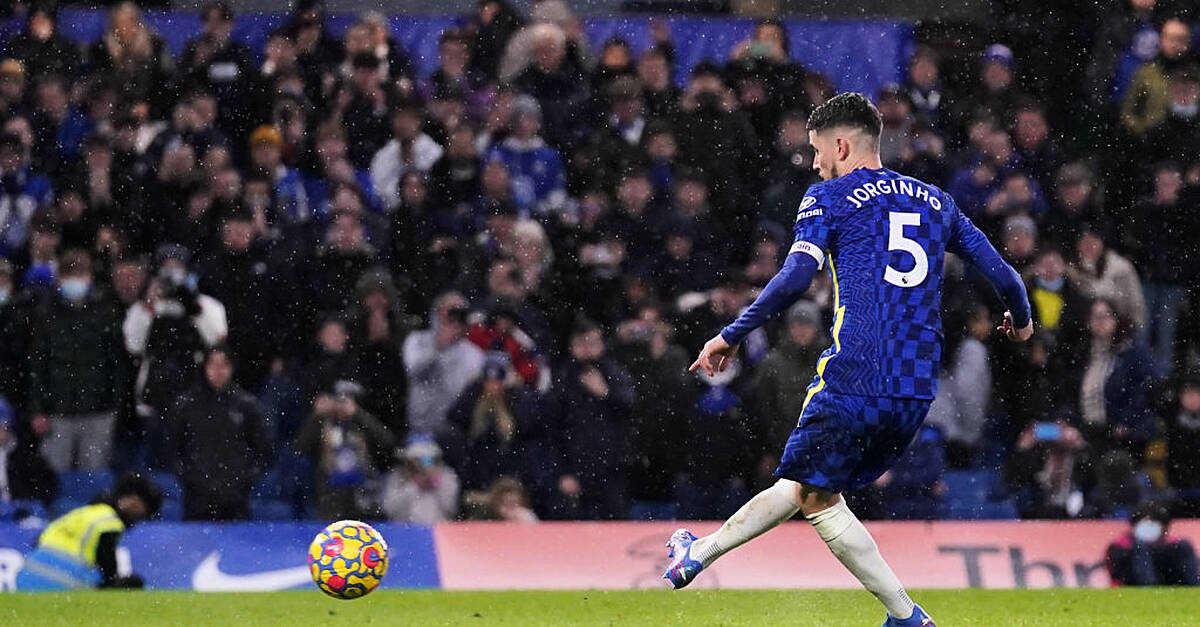 Jorginho spot on as Chelsea leave it late to sink Leeds