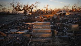 Thousands Without Heat Or Water After Tornadoes Kill Dozens In Us