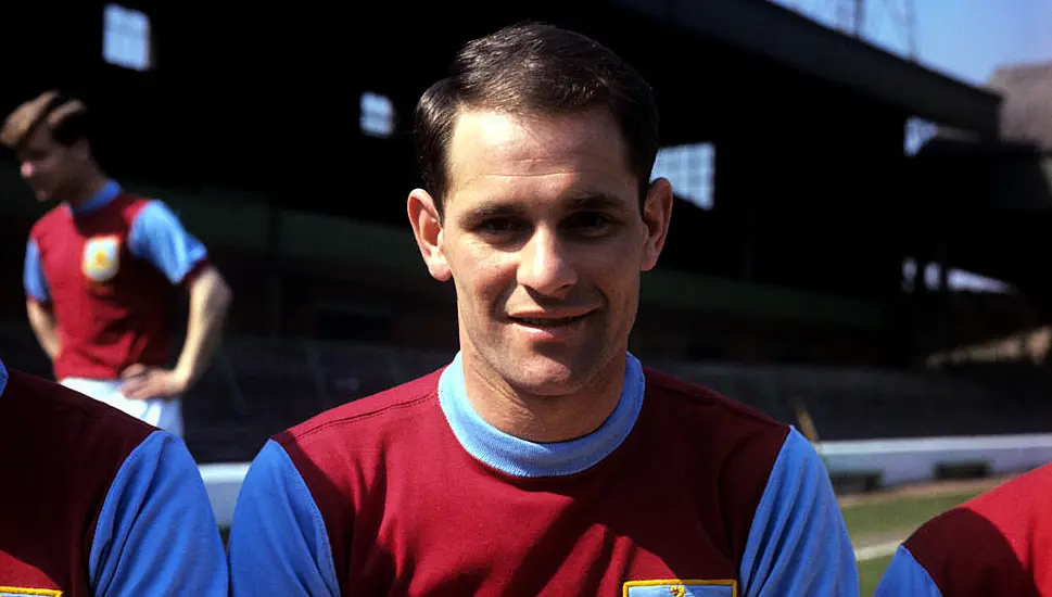 Burnley First Division Title Winner Jimmy Robson Dies At The Age Of 82