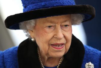 Britain&#039;S Queen Elizabeth Cancels Family Christmas Lunch As Covid Cases Soar