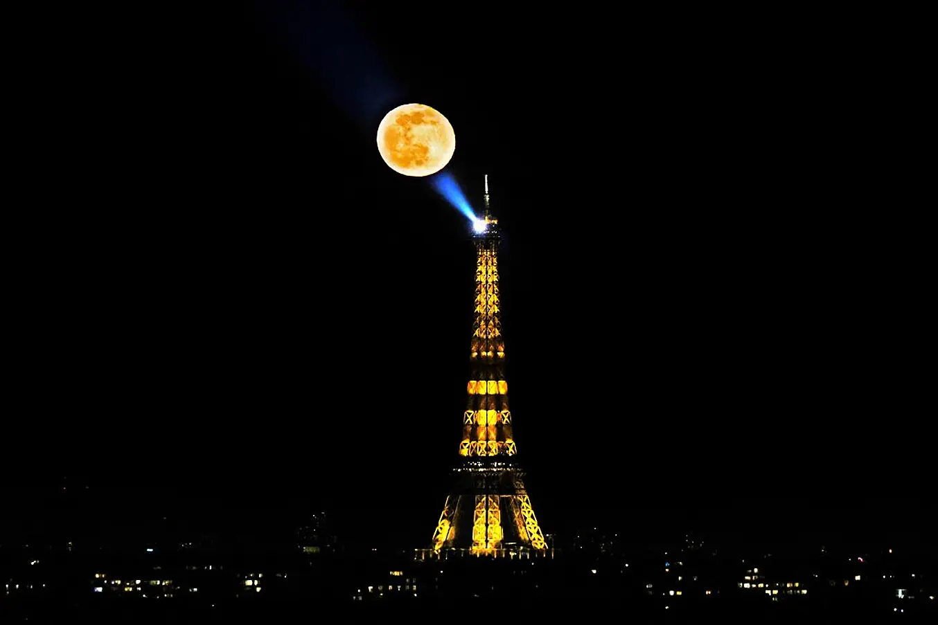 The Waning Gibbous Moon Appears In The Sky Following A Full "Snow Moon" In February. Photo: Thomas Coex/Afp Via Getty Images