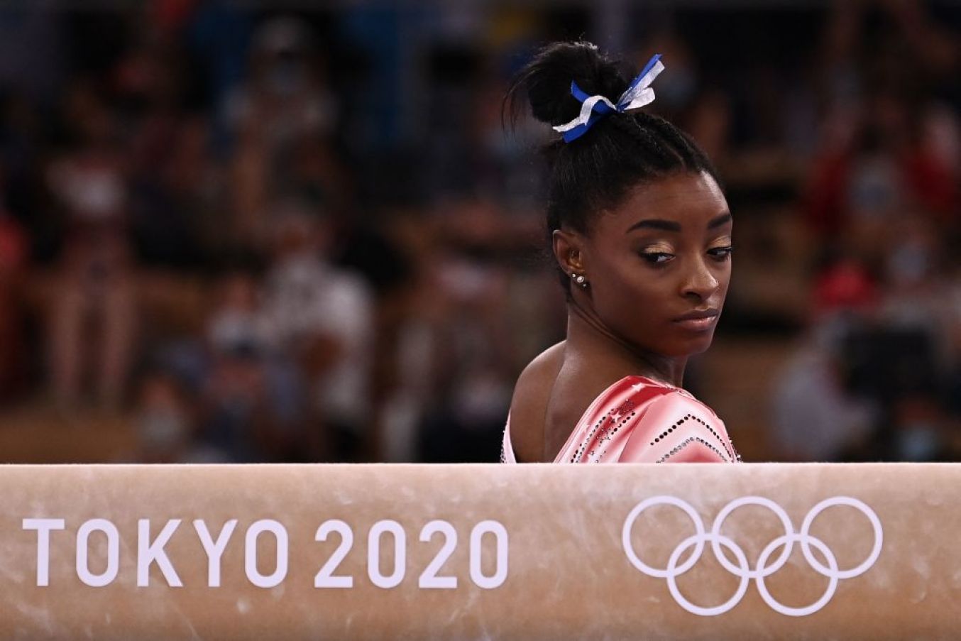 Usa's Simone Biles Gets Ready To Compete In The Artistic Gymnastics Women's Balance Beam Final Of The Tokyo 2020 Olympic Games. Photo: Lionel Bonaventure/Afp Via Getty Images