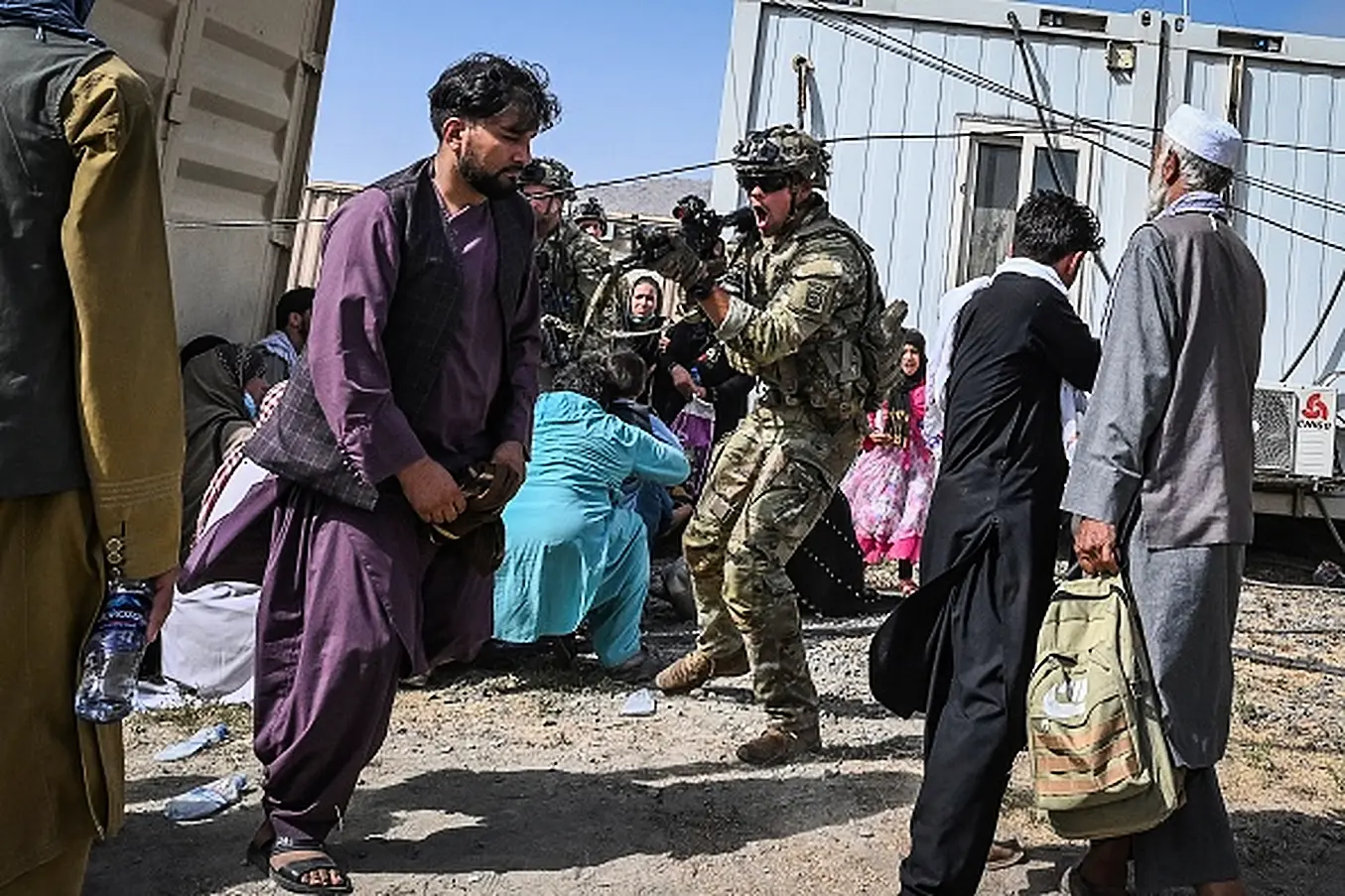 A Us Soldier (C) Point His Gun Towards An Afghan Passenger At The Kabul Airport After A Stunningly Swift End To Afghanistan's 20-Year War. Photo: Wakil Hohsar/Afp Via Getty Images