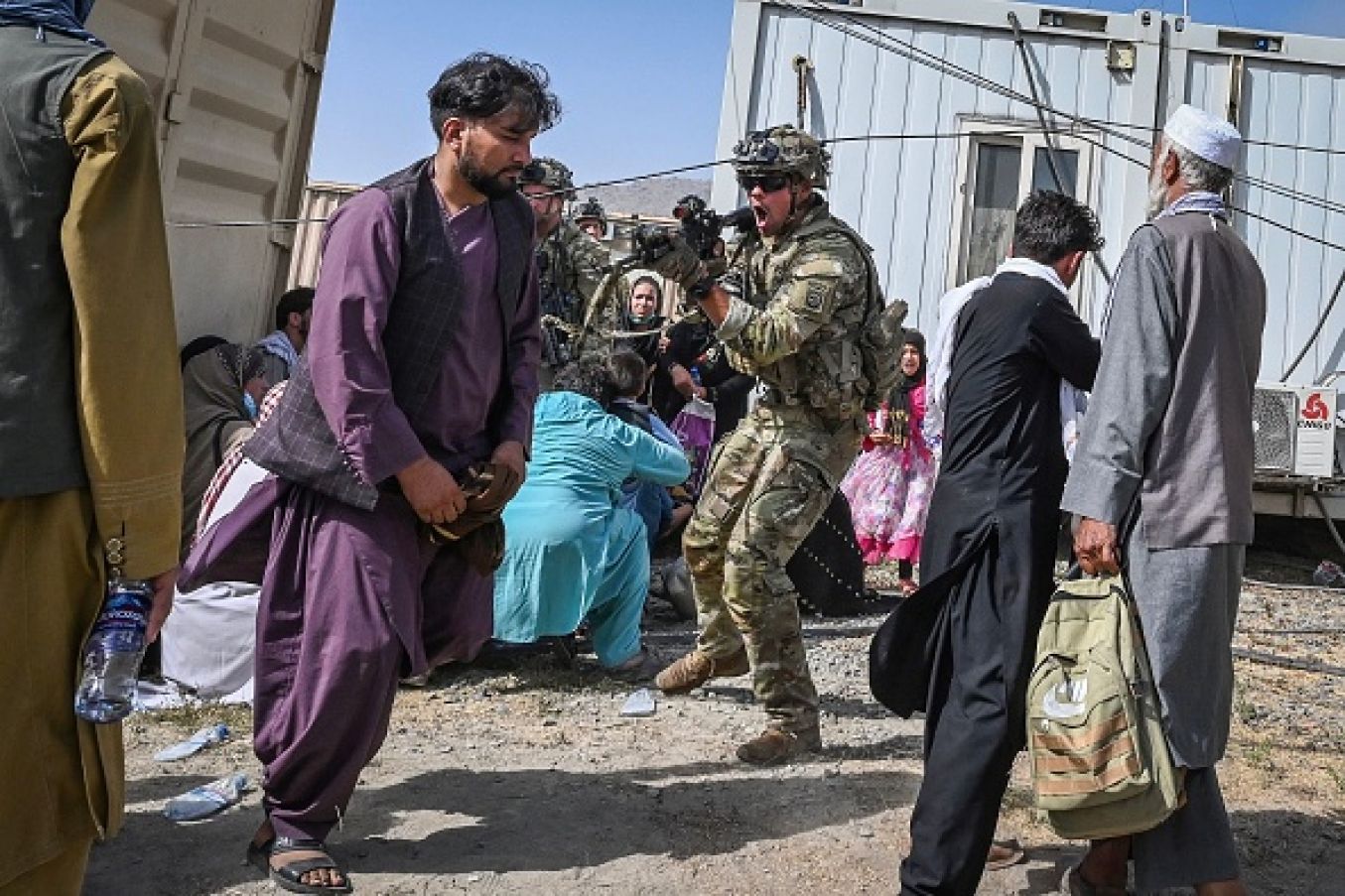 A Us Soldier (C) Point His Gun Towards An Afghan Passenger At The Kabul Airport After A Stunningly Swift End To Afghanistan's 20-Year War. Photo: Wakil Hohsar/Afp Via Getty Images