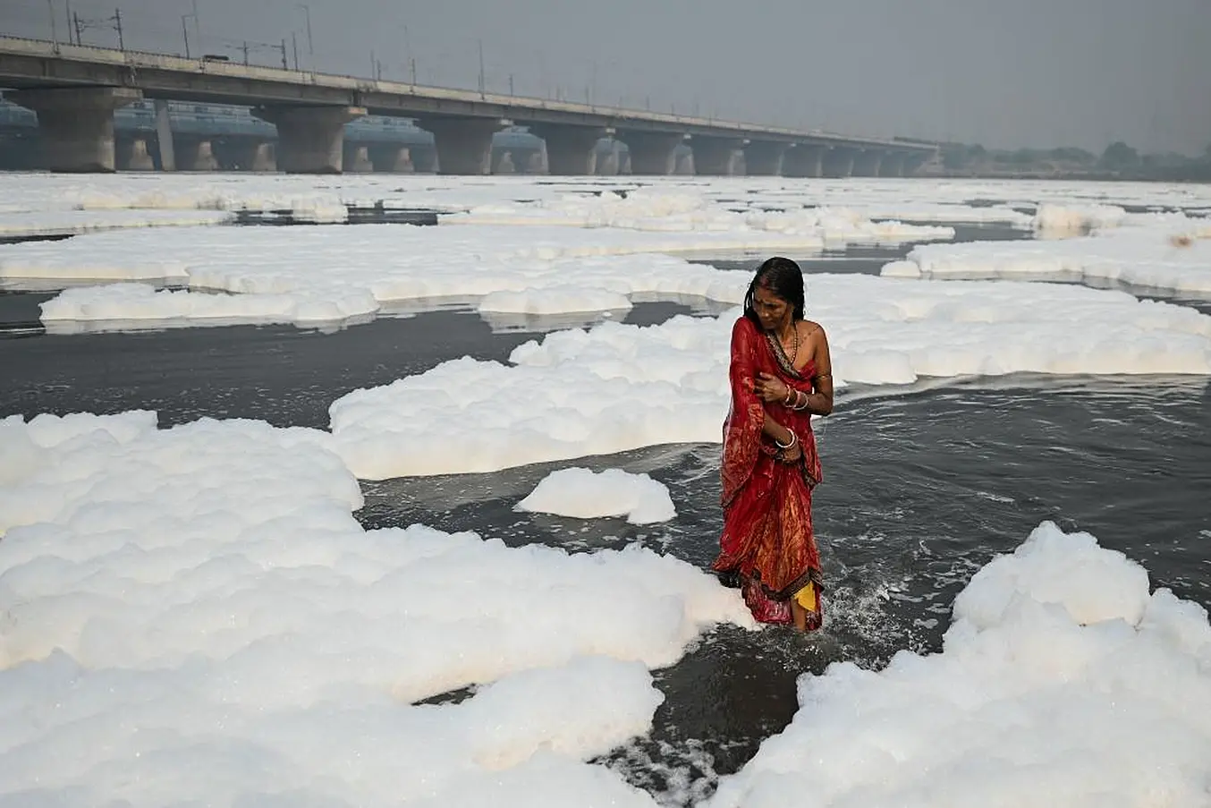 A Hindu Devotee Takes A Dip In The Yamuna River Amid Foam Created By Pollution In The Water In New Delhi. Photo: Sajjad Hussain/ Afp Via Getty Images