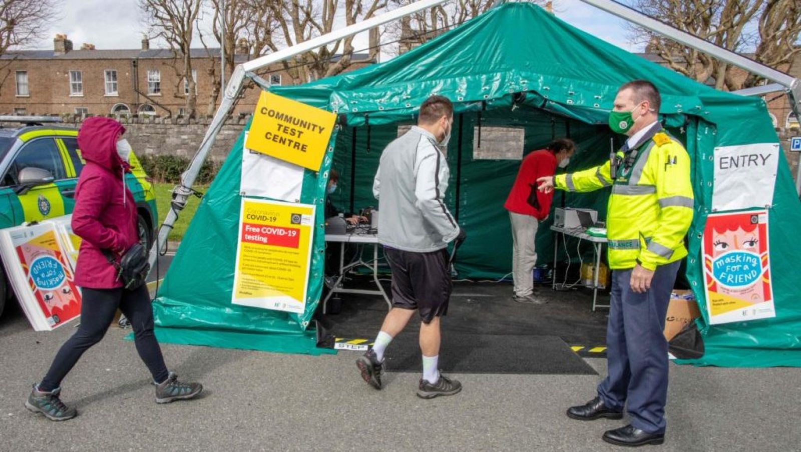 A Health Worker Directs People At A Walk-In Portable Testing Centre For Covid-19 In Dublin. Photo: Paul Faith/Afp Via Getty