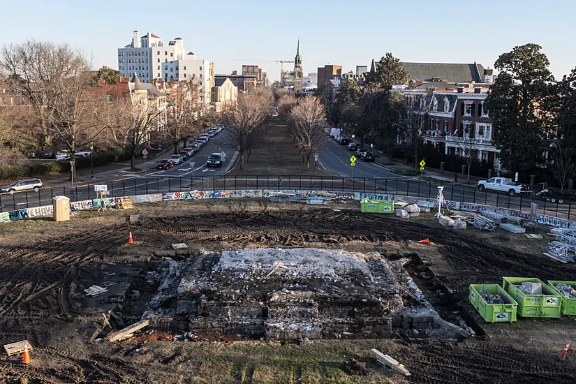 Workers Believe They Have Found Time Capsule Under Robert E Lee Statue