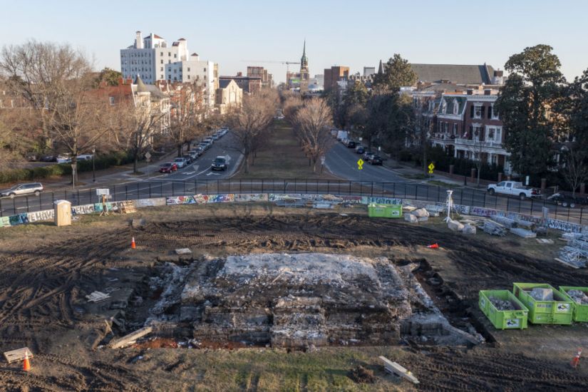 Workers Believe They Have Found Time Capsule Under Robert E Lee Statue