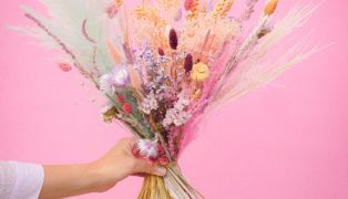 Dried Flowers Are Trendy Again: Here’s How To Make Your Own
