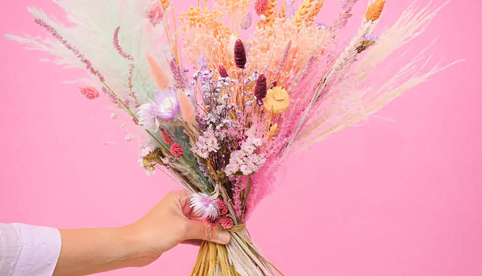 Dried Flowers Are Trendy Again: Here’s How To Make Your Own