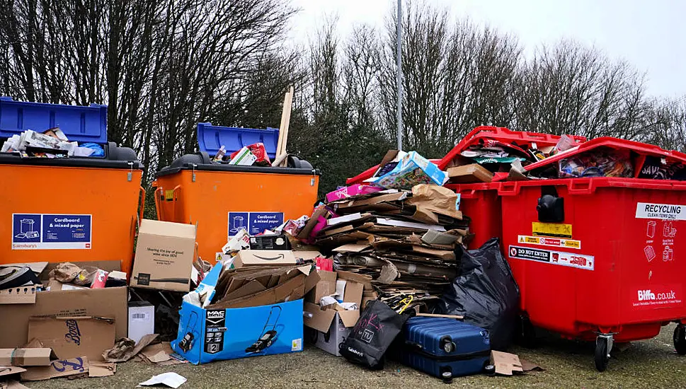 English Bins ‘Overflowing’ With Waste Amid Staff Shortages Caused By Covid